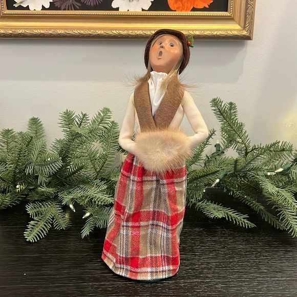 Byers’ Choice Caroler - Picture 1 of 9